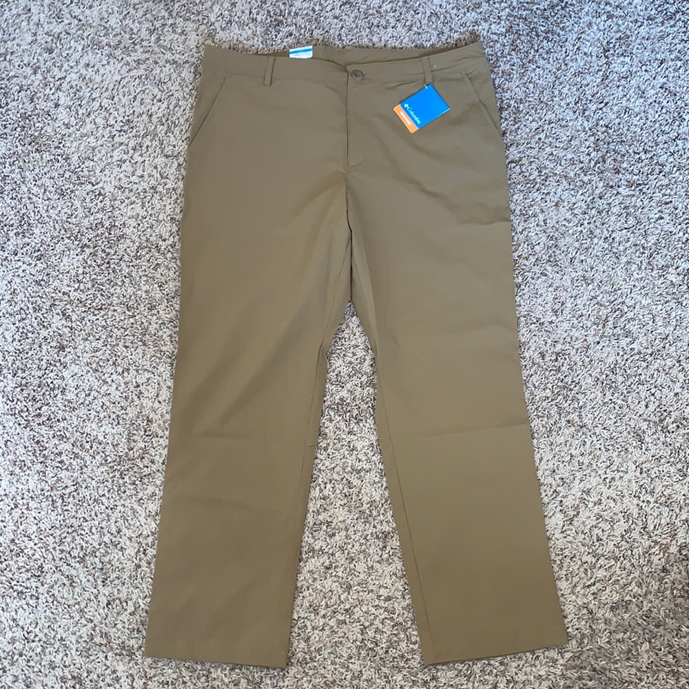 Columbia Men's Chinos in Olive